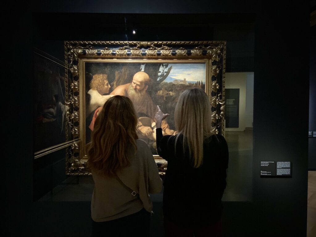 immagine per foto 1: Michelangelo Merisi, detto il Caravaggio (Caravaggio, Milano 1571- Porto Ercole, Grosseto 1610) Il sacrificio di Isacco, 1603 c. olio su tela 104 x 135 cm Firenze, Gallerie degli Uffizi (da sinistra a destra: Sabina Carbonara, Claudia Viggiani) Credits: Roberto Civetta