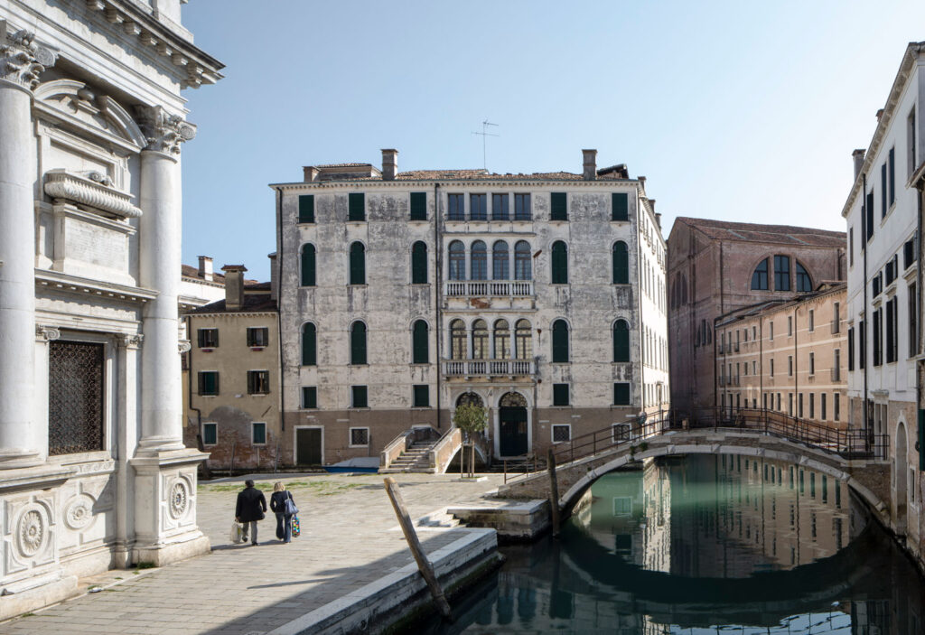 immagine per 6 Alessandra Chemollo, Campo Santa Giustina 12.04.2020 (Venezia. Alter mundus pag. 46)