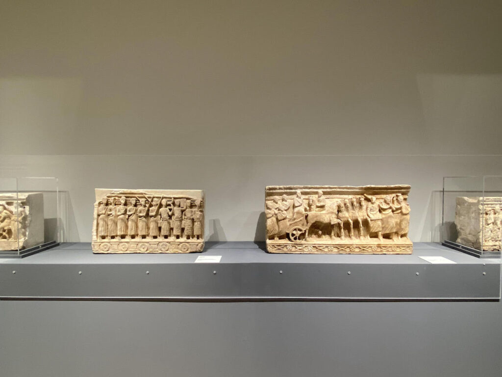 immagine per Foto 6: Urne cinerarie, Lex. Giustizia e Diritto dall'Etruria a Roma, Museo dell’Ara Pacis Credits: Roberto Civetta