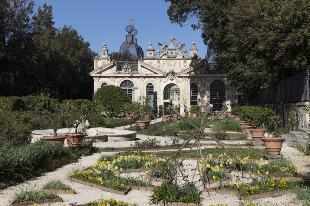 immagine per Giuseppe Penone. Gesti universali, Installation view, Giardino dell'Uccelliera - 3, Galleria Borghese, Roma - ph. S. Pellion © Galleria Borghese