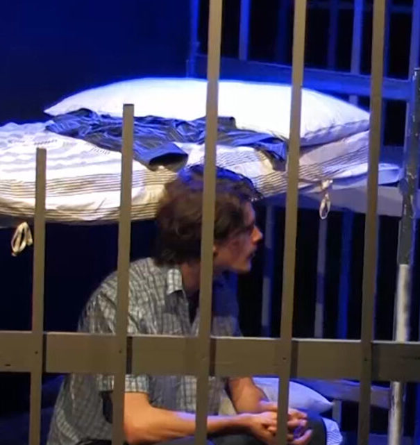 immagine per La parola al Teatro #77. L'odore. Il tormento del recluso che diventa ossessione