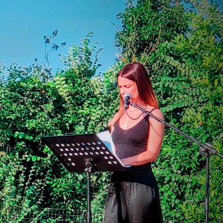 immagine per Teatri di Pietra 2023. Guerriere in nome di… La guerra raccontata da Luisa Stagni
