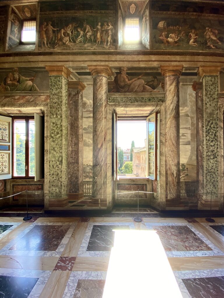 immagine per Foto 10: Stanza delle Prospettive, Villa Farnesina, Roma Credits: Roberto Civetta