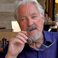 immagine per Marc Augé dei non luoghi e dell’umanità in movimento