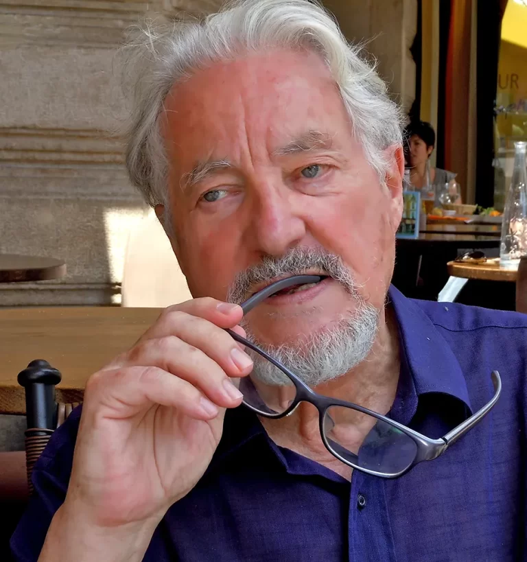 immagine per Marc Augé dei non luoghi e dell’umanità in movimento