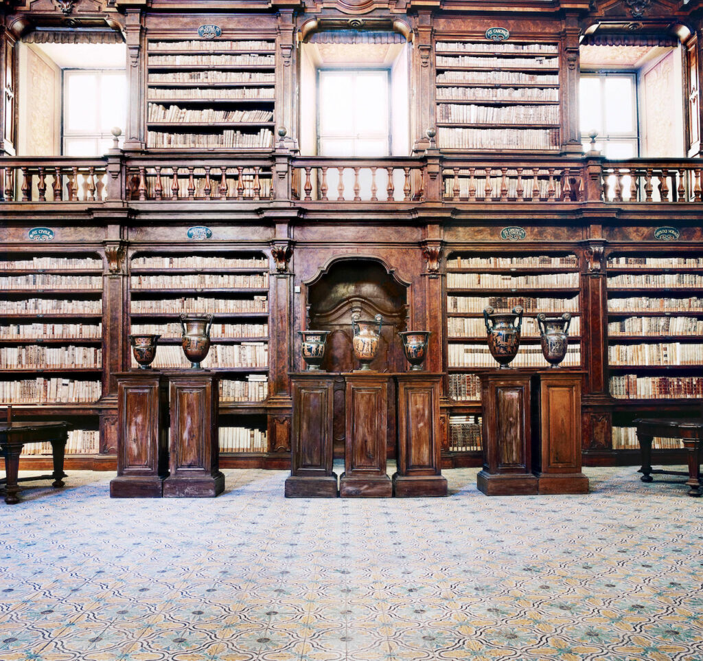 immagine per Candida Höfer - Biblioteca dei Girolamini Napoli IV 2009(7499) (HOF00572)