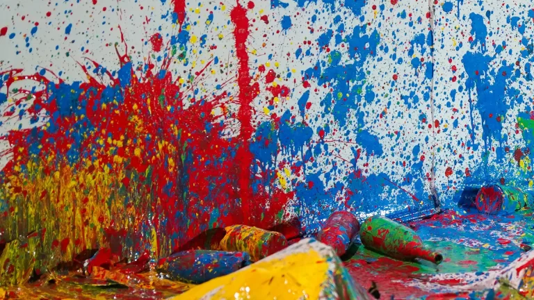 immagine per Shozo Shimamoto. A bersaglio con la pittura. Castello di Carovigno, Brindisi