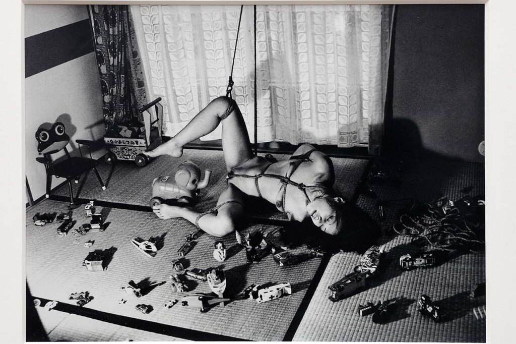 immagine per Nobuyoshi Araki, Tokyo Comedy Bondage, 1995-1997, B_W photography, 30,5x40cm