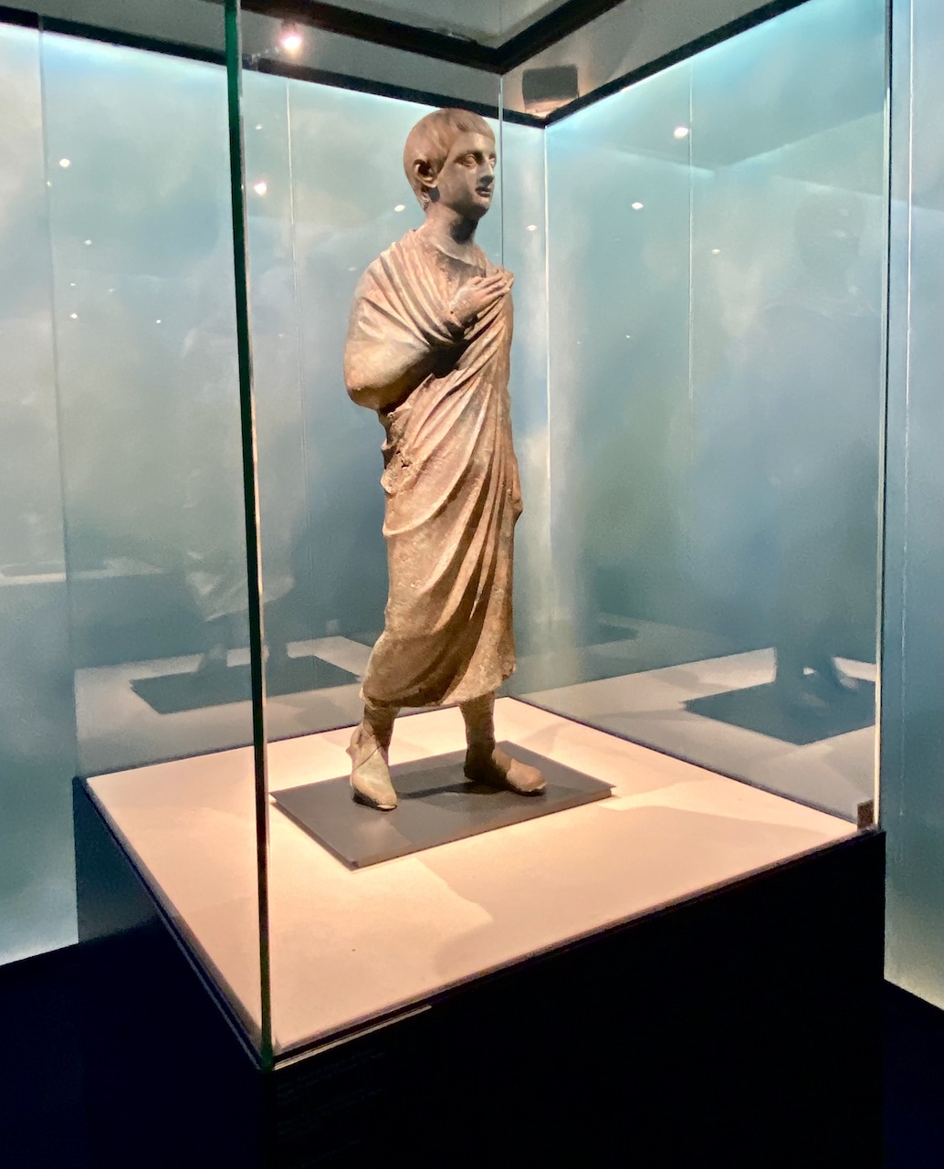 immagine per Foto 13: Statua maschile di togato in bronzo Bagno Grande, San Casciano dei Bagni, I secolo d.C. Credits: Credits: Roberto Civetta