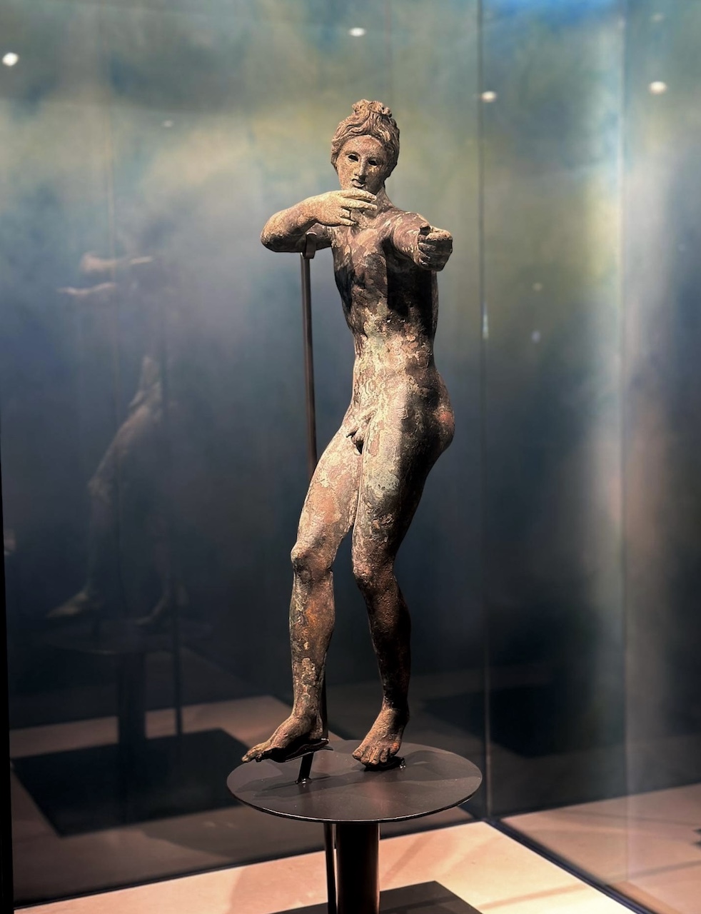 immagine per Foto 14b: Statua di Apollo in bronzo. San Casciano dei Bagni, vasca sacra del Bagno Grande, II secolo a.C. Credits: Roberto Civetta