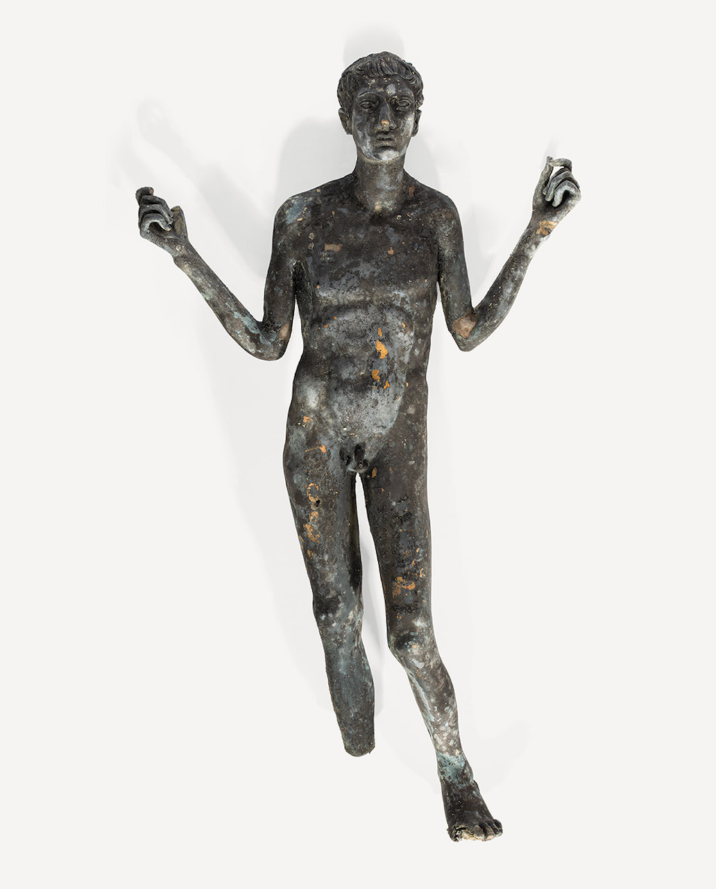 immagine per Foto 2b: Statua maschile di efebo malato con dedica in latino. Bagno Grande, San Casciano dei Bagni, I secolo d.C. Credits: https://palazzo.quirinale.it/mostre/2023_bronzi-sancasciano/bronzi-sancasciano_home.html