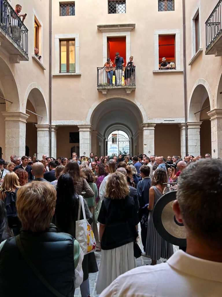 immagine per performance di Jacopo Benassi -Panorama Italics L'Aquila, 2023 - ph. F. Cascino