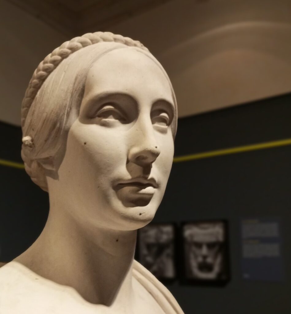 immagine per Mostre contemporanee in luoghi dell'Antico. Sergio Sarra e Tenerani Spina.