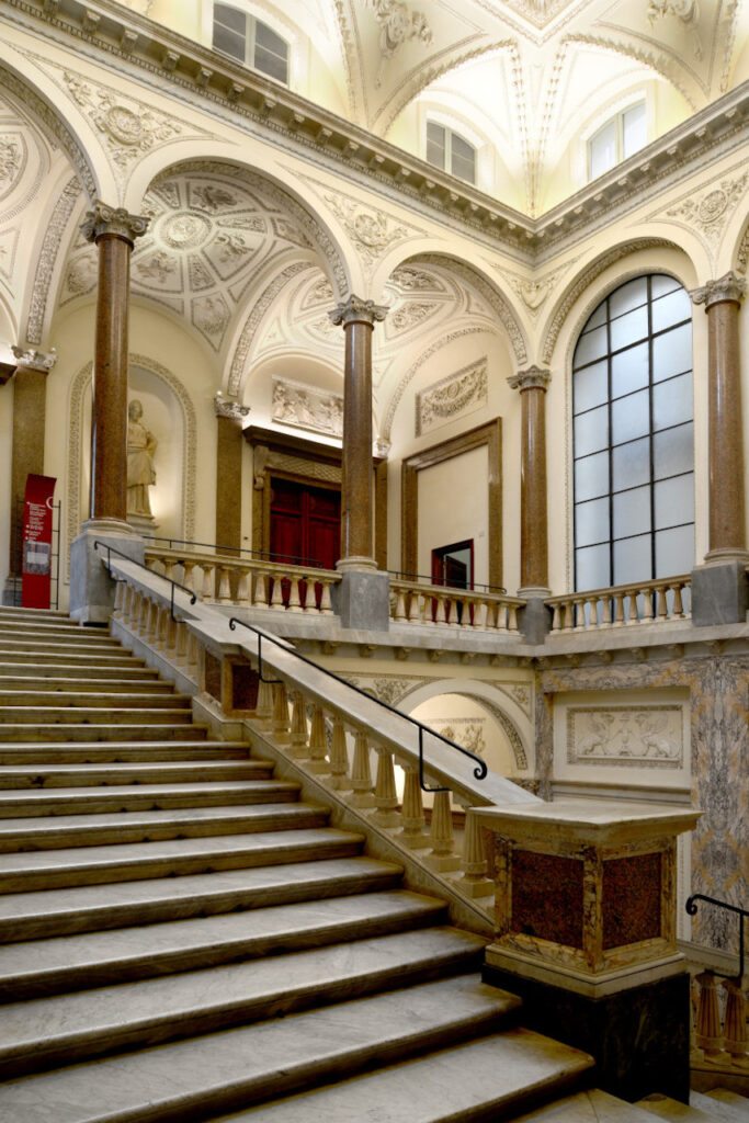 immagine per Mostre contemporanee in luoghi dell'Antico. Sergio Sarra e Tenerani Spina.