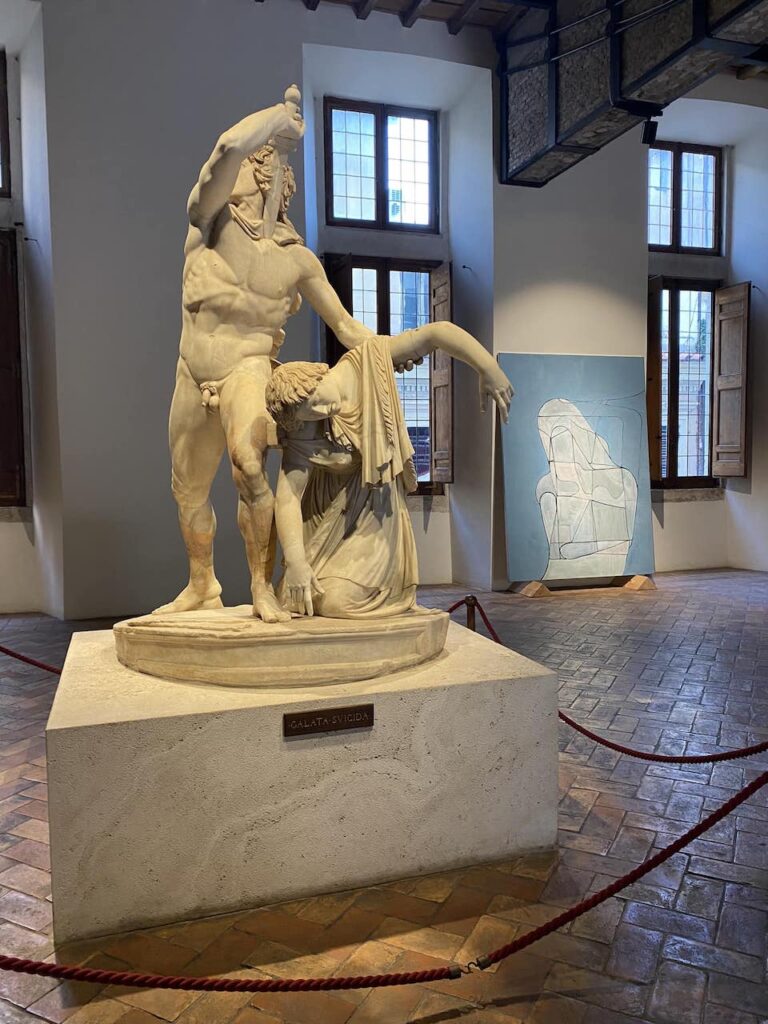 immagine per Mostre contemporanee in luoghi dell'Antico. Sergio Sarra e Tenerani Spina.