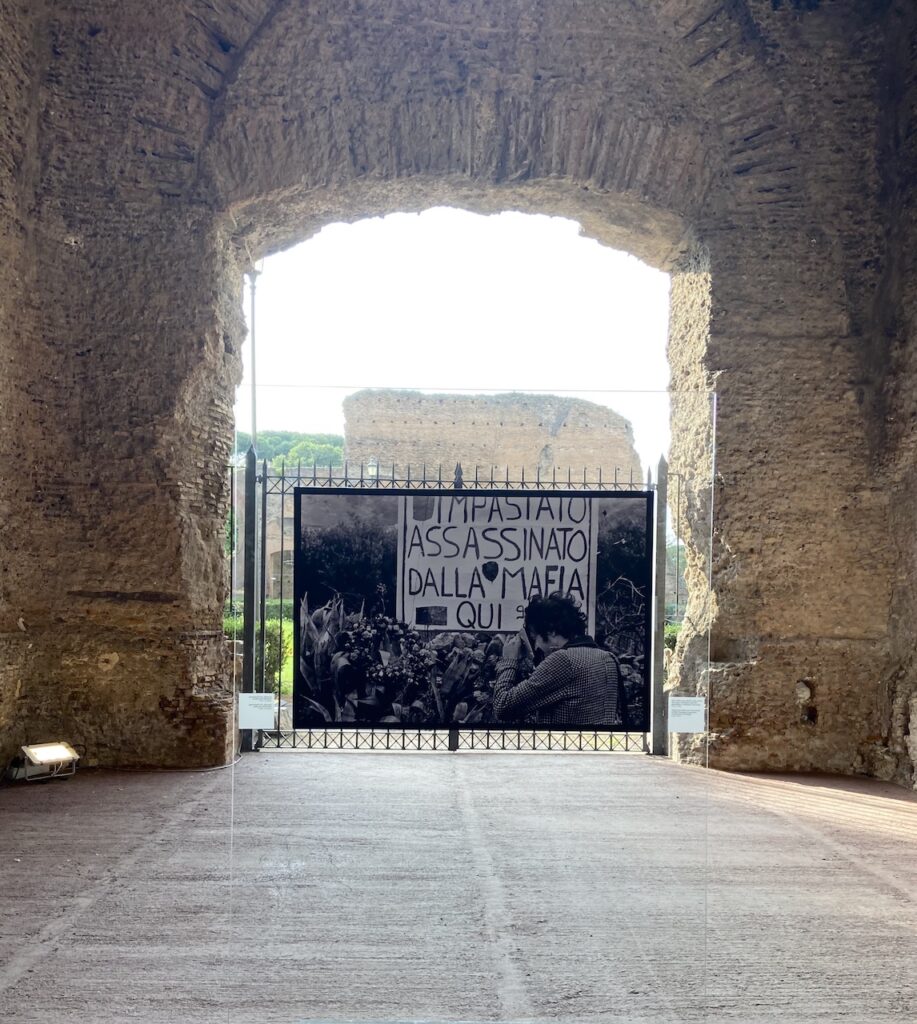 immagine per foto 1: Letizia Battaglia. Senza fine, Terme di Caracalla, Roma Credits: Roberto Civetta