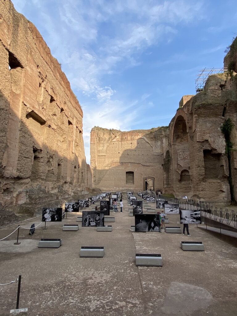 immagine per foto 18: Letizia Battaglia. Senza fine, Terme di Caracalla, Roma Credits: Roberto Civetta