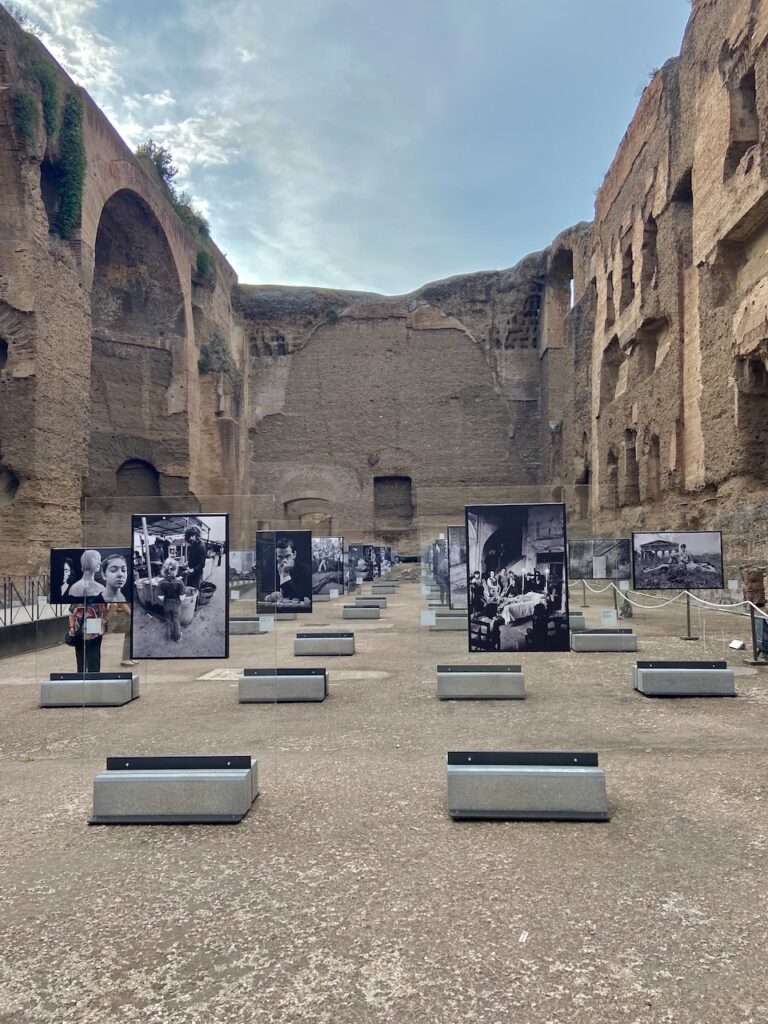immagine per foto 8: Letizia Battaglia. Senza fine, Terme di Caracalla, Roma Credits: Roberto Civetta