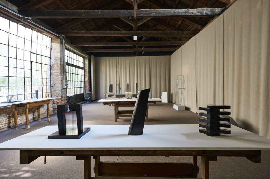 immagine per Install shot // Marcin Gierat