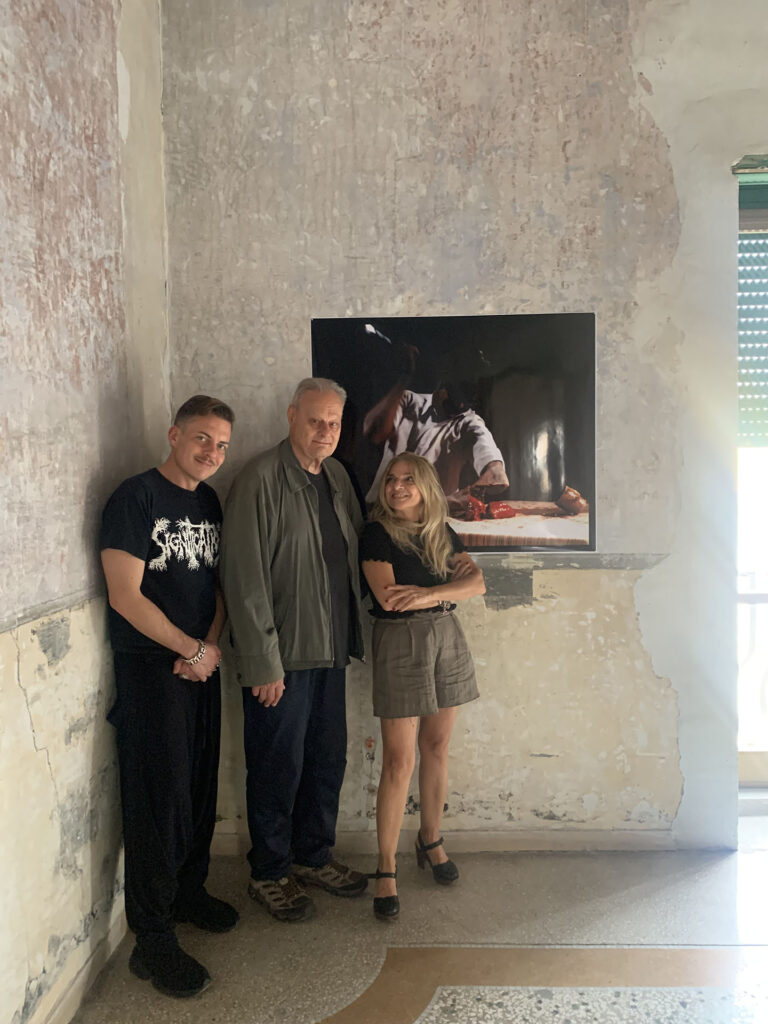 immagine per Durante l'allestimento della mostra- con Mike Parr e Eugenio Viola