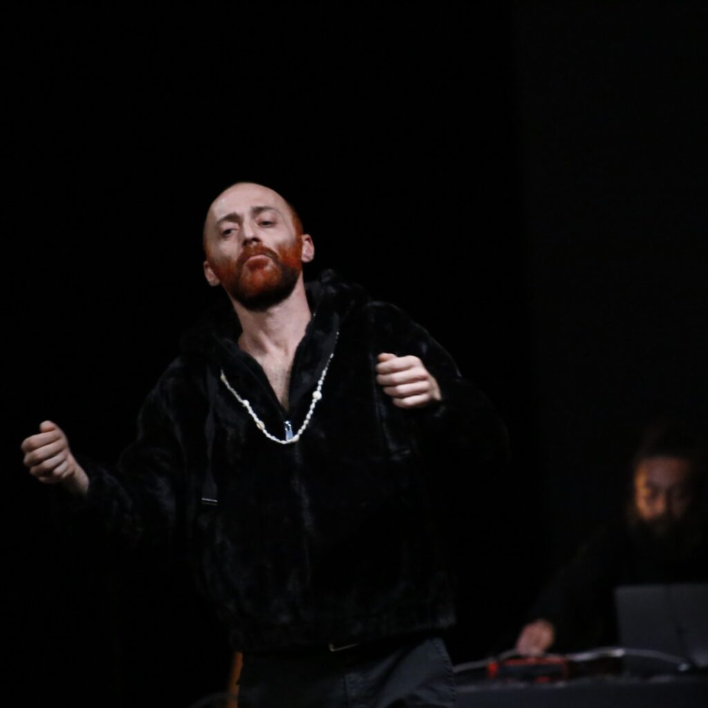 Teatri di Vetro. Fragolina (tre canti di protesta + un fatto di cronaca) immagine per Teatri di Vetro. Fragolina (tre canti di protesta + un fatto di cronaca)Teatri di Vetro. Fragolina (tre canti di protesta + un fatto di cronaca)