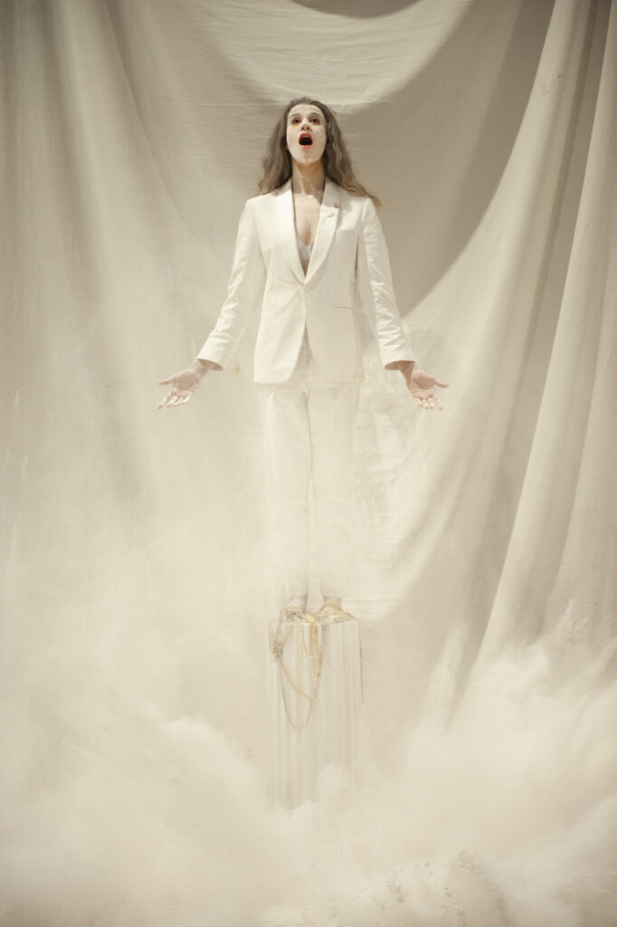 immagine per Simona, The Gangster Of Art. Photographer Hanna Auer