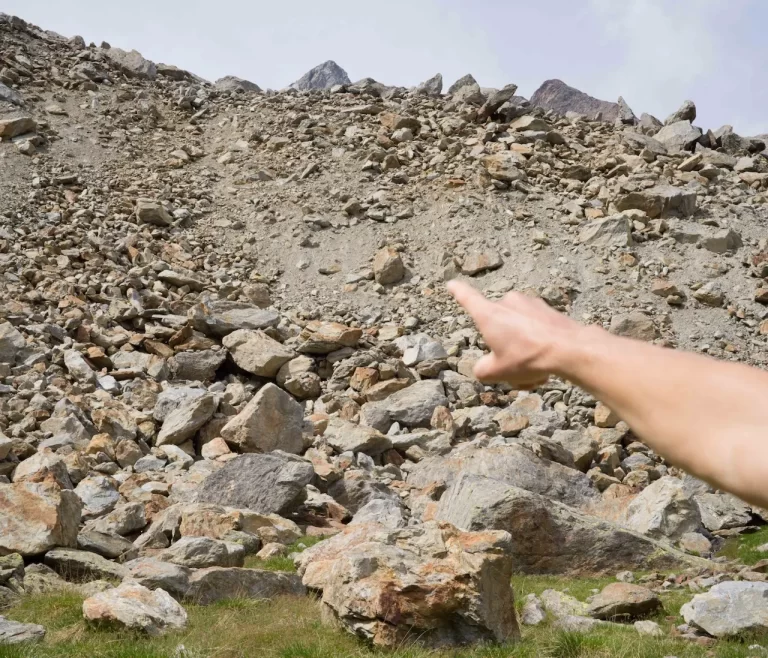 immagine per Have you ever heard the sound of falling rocks? Il progetto fotografico di Tomaso Clavarino
