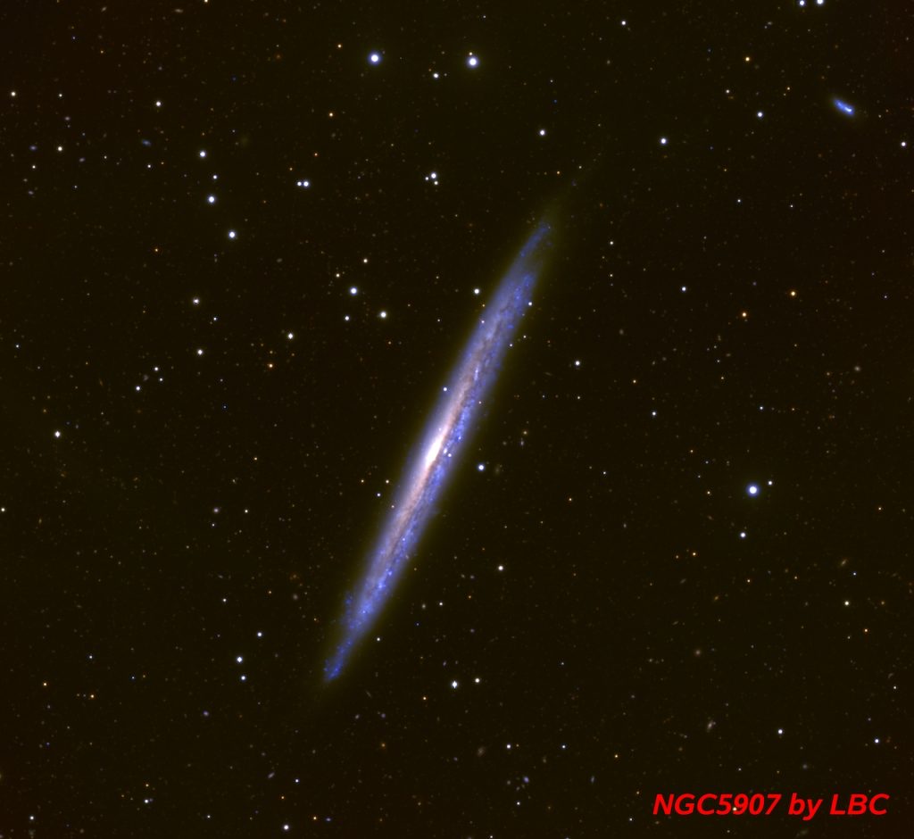immagine per 11. La galassia a spirale NGC 5907, a circa 50 milioni di anni luce dalla Terra. The spiral galaxy NGC 5907, about 50 million light years from Earth. Crediti: LBC/LBTO