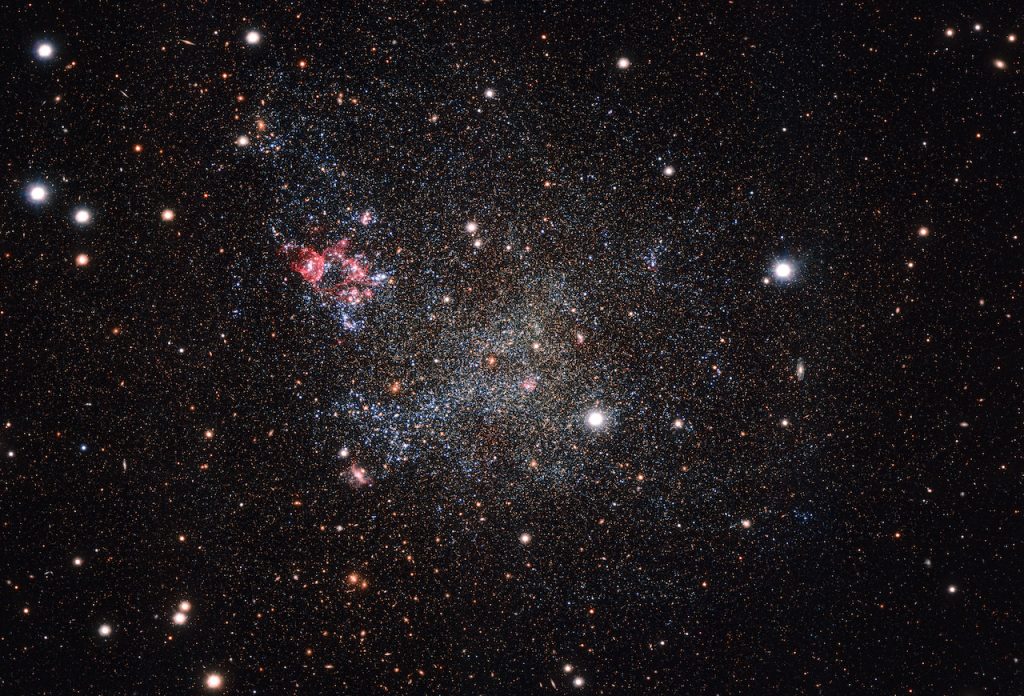 immagine per 14. La galassia nana IC 1613, a circa 2,4 milioni di anni luce dalla Terra.The dwarf galaxy IC 1613, about 2.4 million light years from Earth.Crediti: ESO; VST/Omegacam Local Group Survey