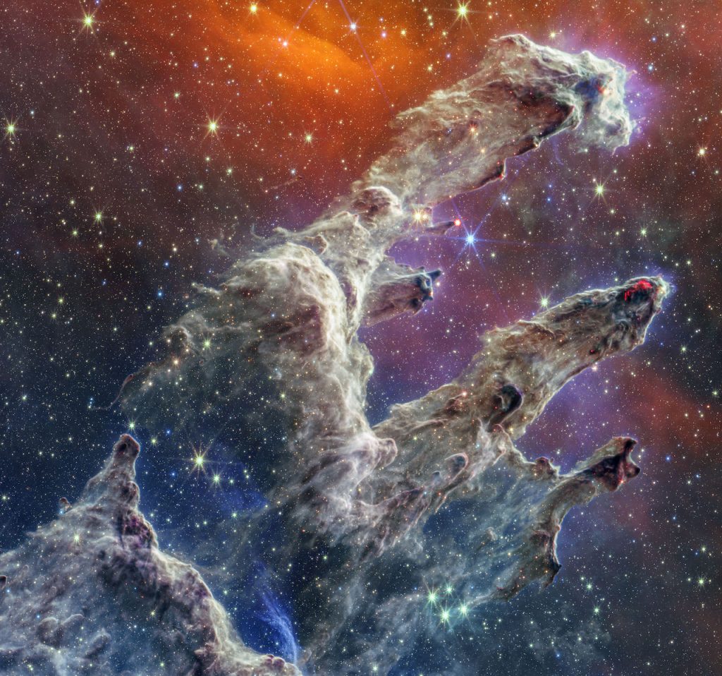 immagine per 16. I Pilastri della Creazione, una regione di formazione stellare a circa 6500 anni luce dalla Terra, osservata nelle lunghezze d’onda del vicino e del medio infrarosso.The Pillars of Creation, a star-forming region about 6500 light years from Earth, observed in near- and mid-infrared wavelengths.Crediti: NASA, ESA, CSA, STScI, J. DePasquale (STScI), A. Pagan (STScI), A. M. Koekemoer (STScI)