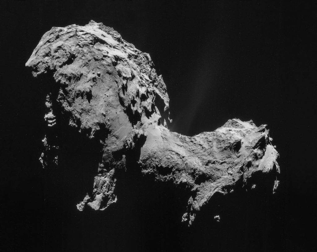 immagine per 19. Il nucleo della cometa 67P/Churyumov-Gerasimenko, ripreso il 19 settembre 2014 a circa 26 chilometri dalla superficie.The nucleus of comet 67P/Churyumov-Gerasimenko, imaged on September 19, 2014 around 26 km above the surface.Crediti: ESA/Rosetta/NAVCAM, CC BY-SA IGO 3.0