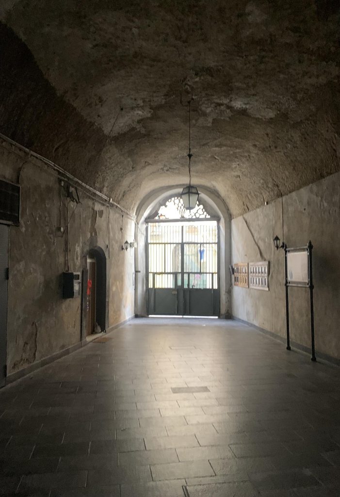 immagine per androne Palazzo De' Liguoro