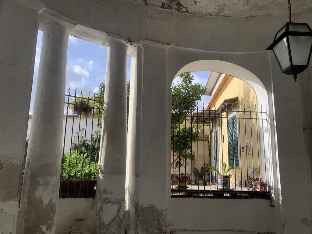 immagine per Palazzo De' Liguoro, ballatoio superiore con giardino pensile