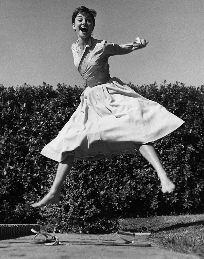 immagine per Audrey Hepburn, 1955 ©Philippe Halsman Archive 2023