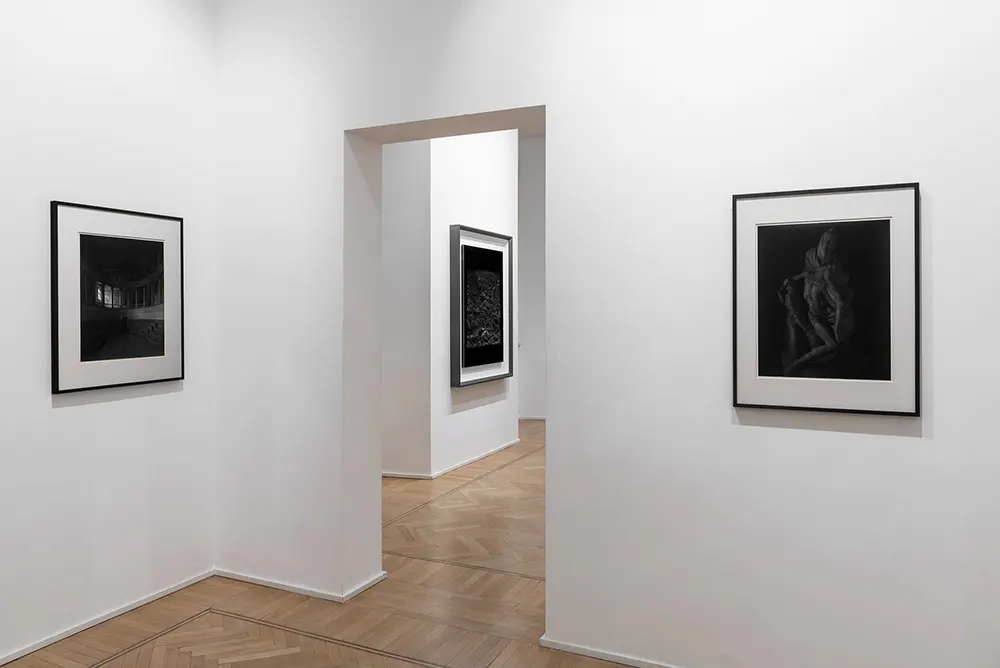 immagine per Hiroshi Sugimoto - Viaggio in Italia 2023, exhibition views Galleria Continua, The St. Regis, Roma. Photo: Sebastiano Luciano