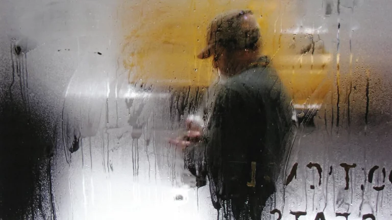 immagine per Saul Leiter. La retrospettiva di un maestro della Street Photography.