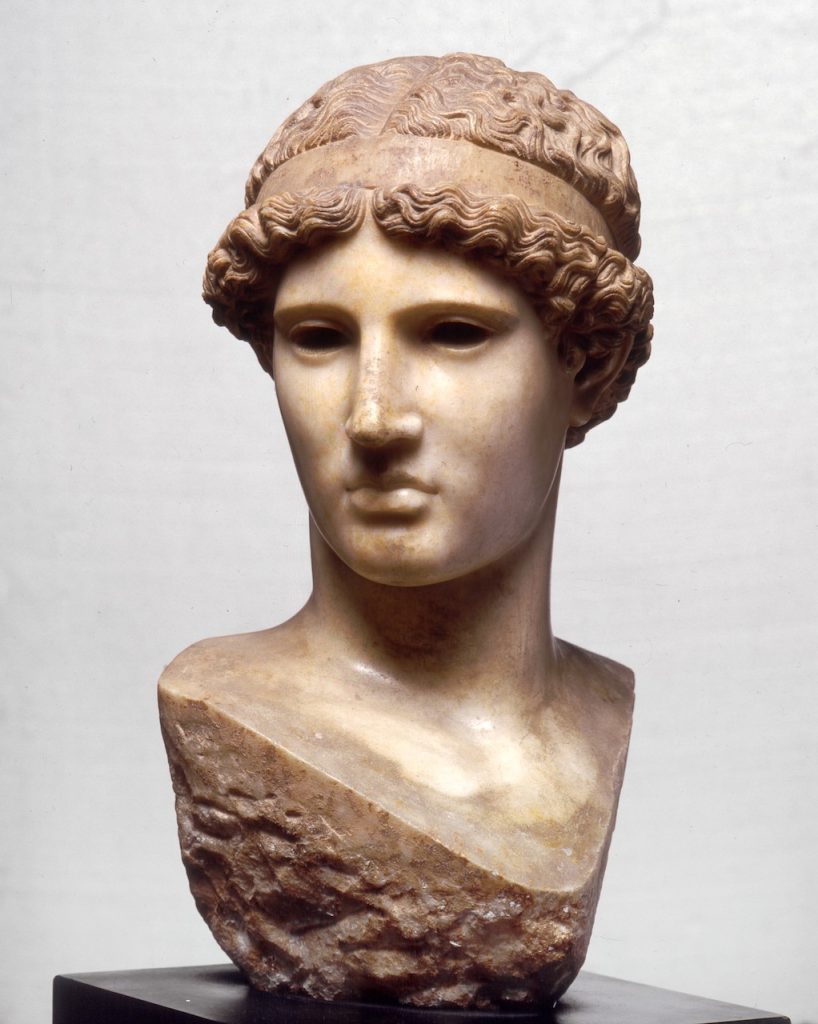 immagine per Foto 2: Testa di Atena Lemnia Dalla collezione Palagi Marmo pentelico Tra I e II secolo d.C. Bologna, Museo Civico Archeologico, inv. G 1061 © Bologna, Museo Civico Archeologico