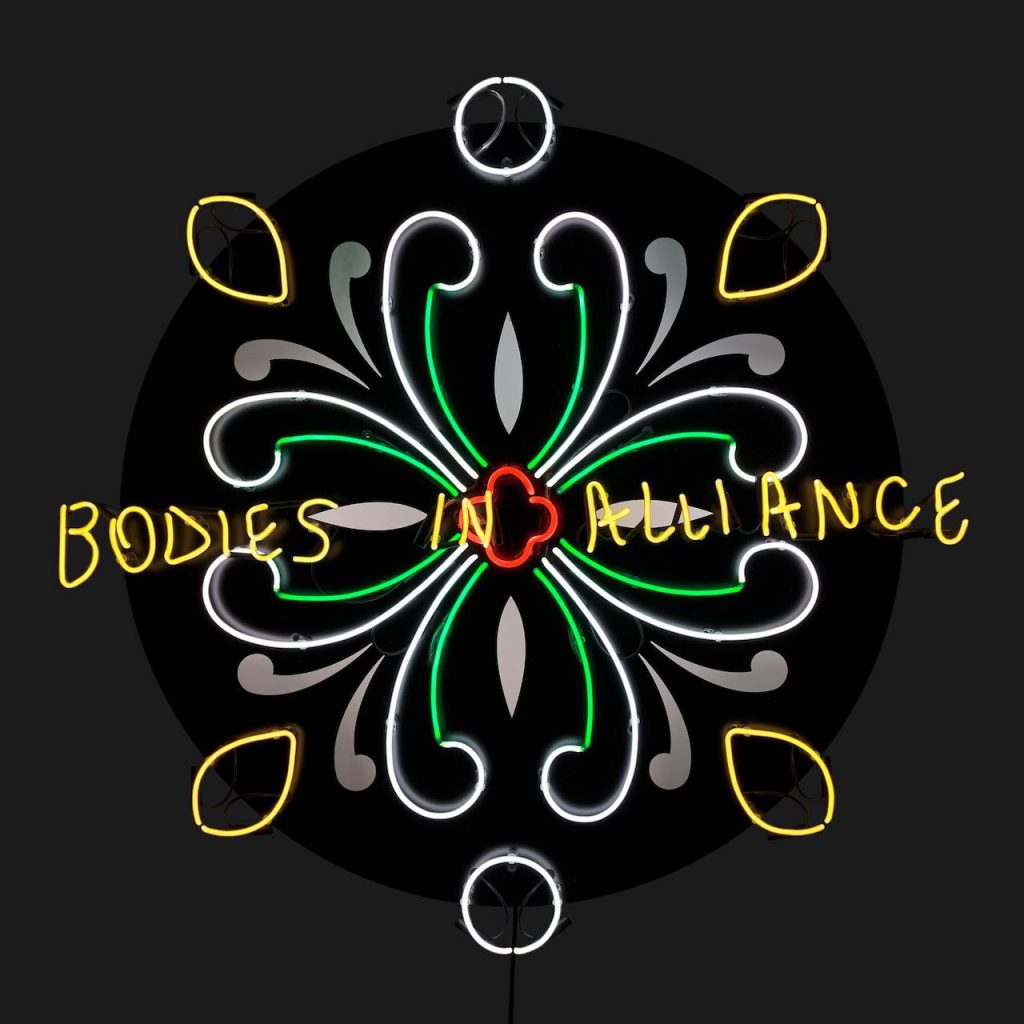 immagine per Marinella Senatore (b. 1977) Bodies in Alliance, 2022Neon privo di mercurio (greNeon) e metacrilato montato su pannello in alluminio verniciato, Ø 100 cm Courtesy L’Artista, Mazzoleni, London -Torino