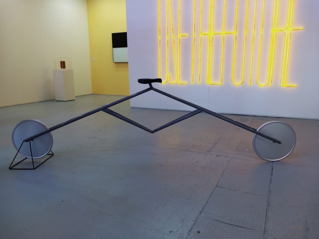 immagine per stand galleria Astuni, opera di Gianni Piacentino - ph. Luca Barberini Boffi
