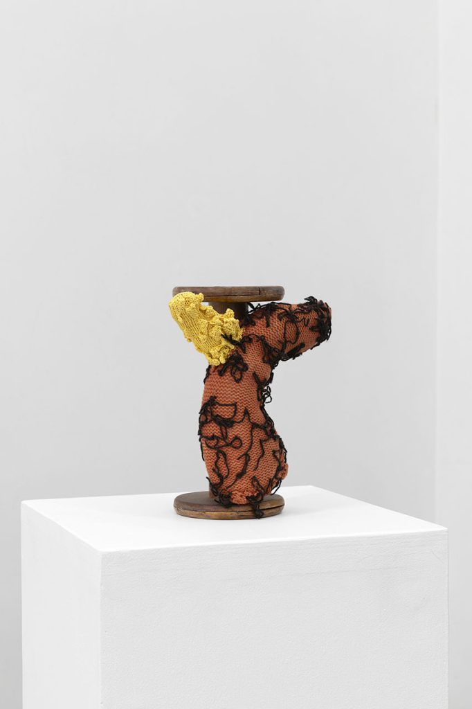 immmagine per Koushna Navabi, Untitled (Organs, rust and yellow), 1995 - 2021, Cotton, foam, wire : 19th Century wooden factory spool, 25 x 22 x 18 cm
