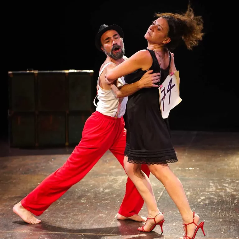 immagine per La parola al Teatro #99. Il Tango delle capinere. Emma Dante illumina di spettacolo le vite comuni