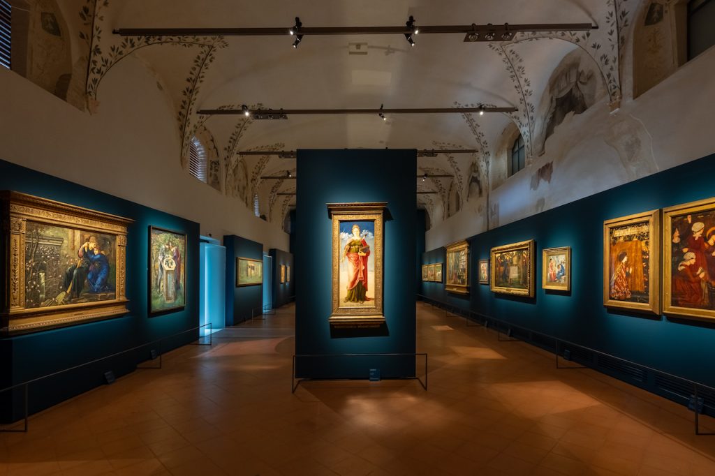 immagine per Installation view, Preraffaeliti. Rinascimento moderno, Museo Civico San Domenico, 2024; ph. Emanuele Rambaldi
