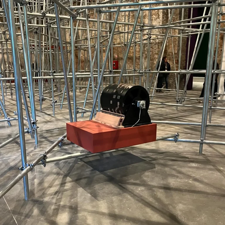 immagin per Massimo Bartolini. Due Qui To Hear. L'installazione Zen risuona al Padiglione Italia della Biennale di Venezia