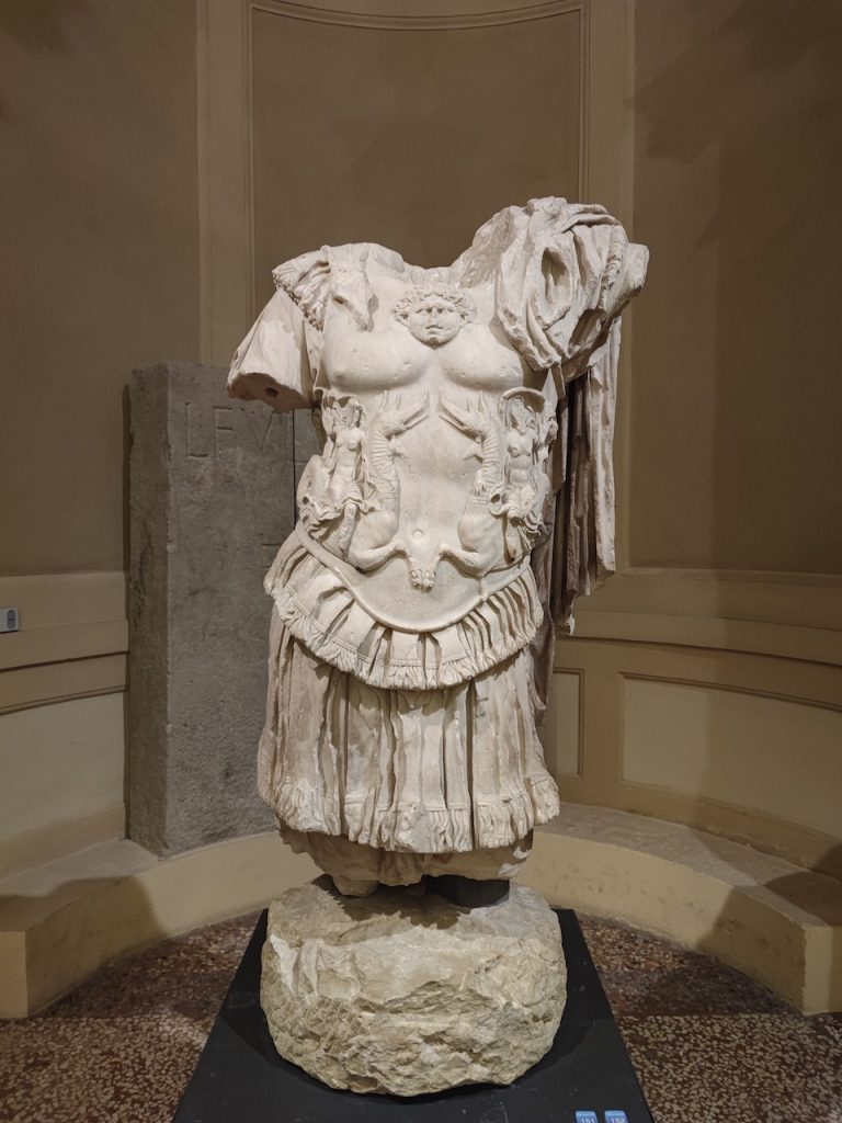 immagine per Foto 4: Torso loricato di Nerone, Museo Civico Archeologico, Bologna Credits: Lucrezia Cirri