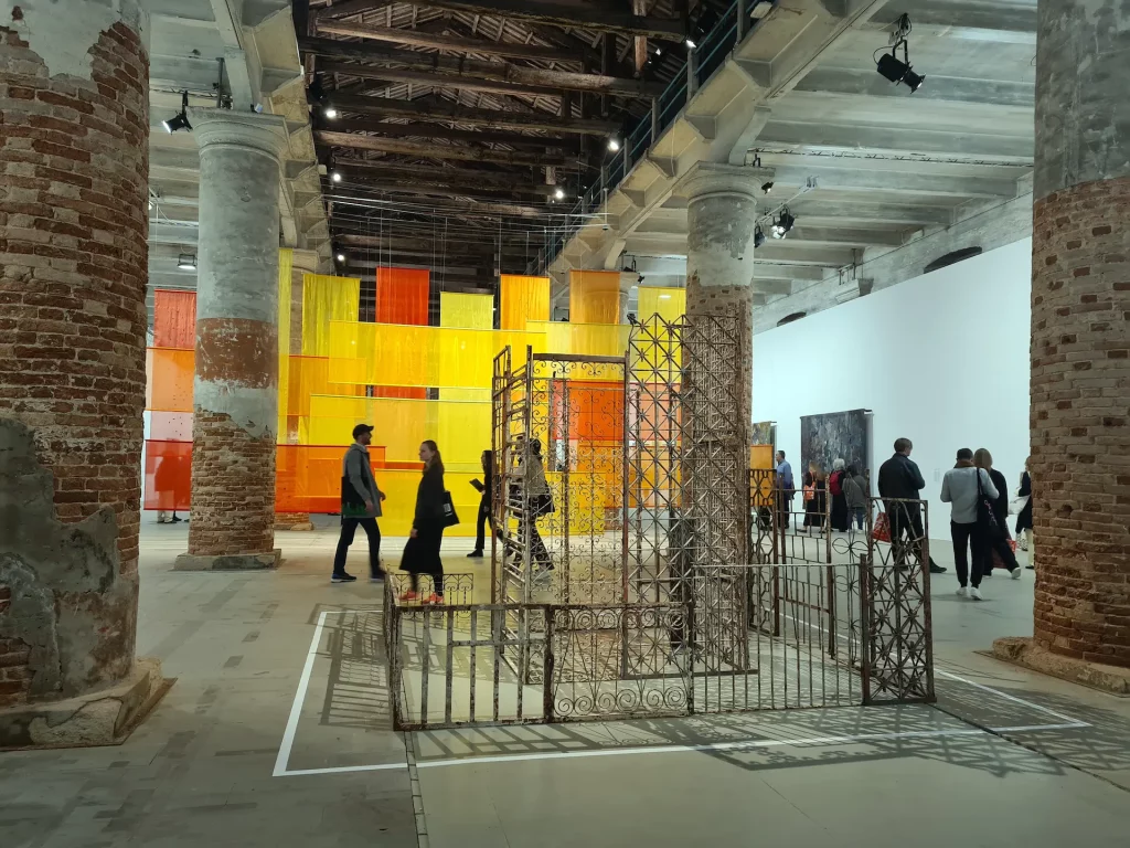 immagine per Stranieri Ovunque. Biennale di Venezia 2024