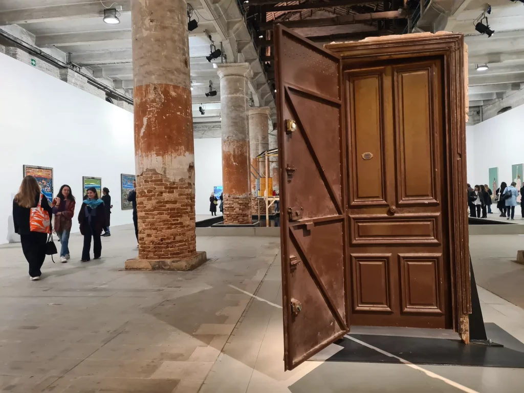 immagine per Stranieri Ovunque. Biennale di Venezia 2024