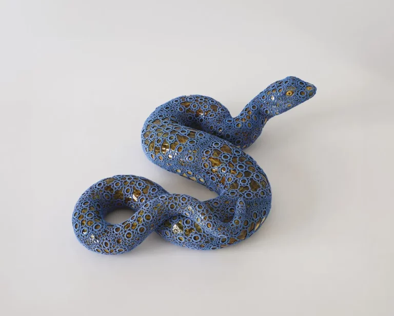 immagine per Joana Vasconcelos Malu, 2018, Rafael Bordalo Pinheiro faience painted with ceramic glaze, azores crocheted lace, cm. 25 x 55 x 125