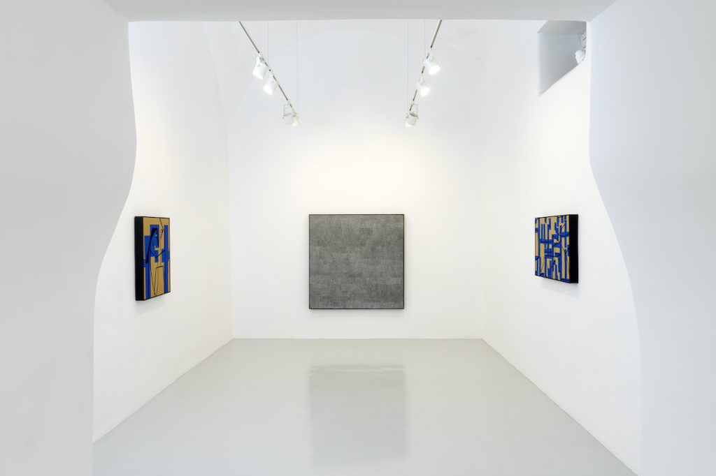 immagine per 4. Sergio Fermariello, installation view, courtesy l'artista e Studio Trisorio, ph Francesco Squeglia