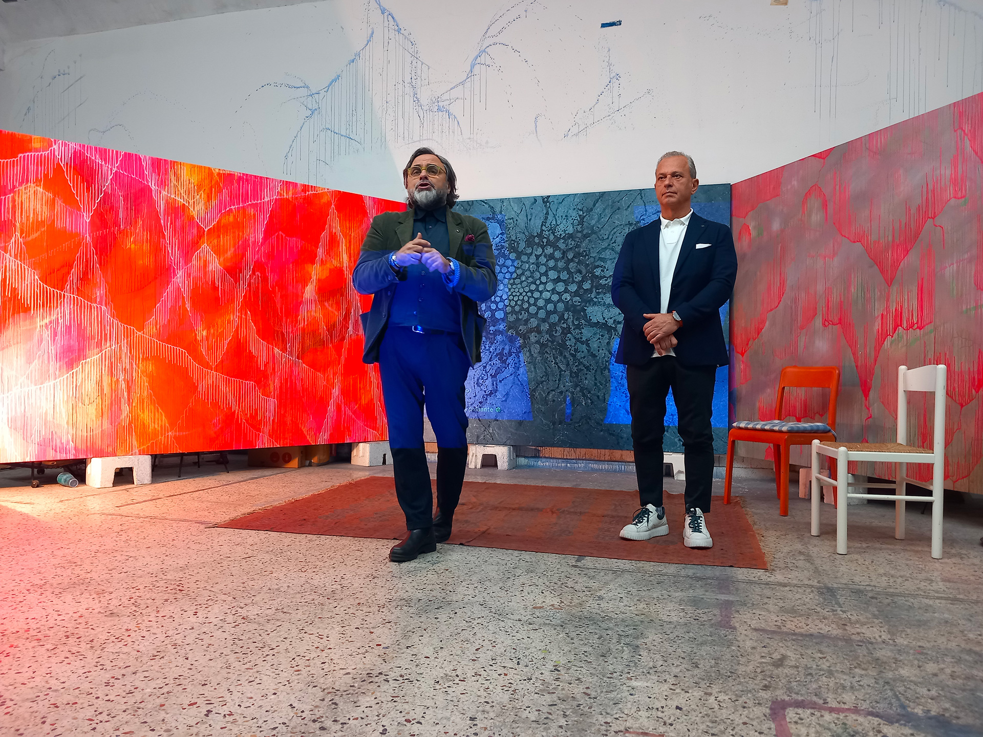immagine per Massimo Maggio si racconta a un Brave Art Collectors Club; a sinistra, Francesco Cascino - studio A. Di Fabio Roma -2024 -ph. B. Martusciello