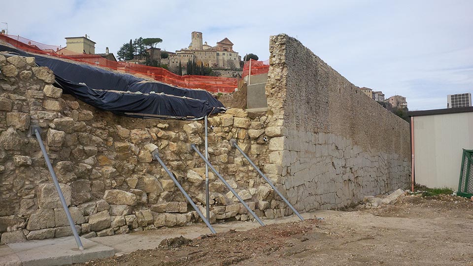 immagine per Mura Amelia stato di fatto prima dell'intervento Foto Flavia Corsano
